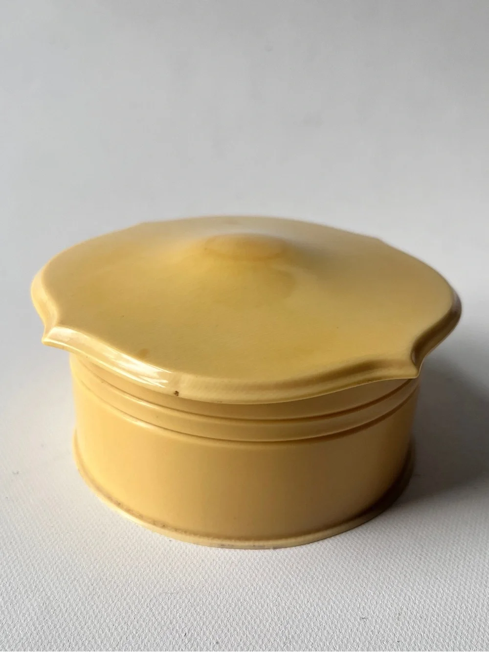 Vintage Scalloped Lid Vanity Celluloid Powder Box Jar 1920's